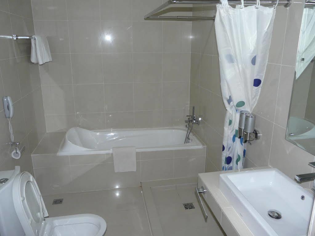 Hotel Victoria River View Banjarmasin  Exterior photo
